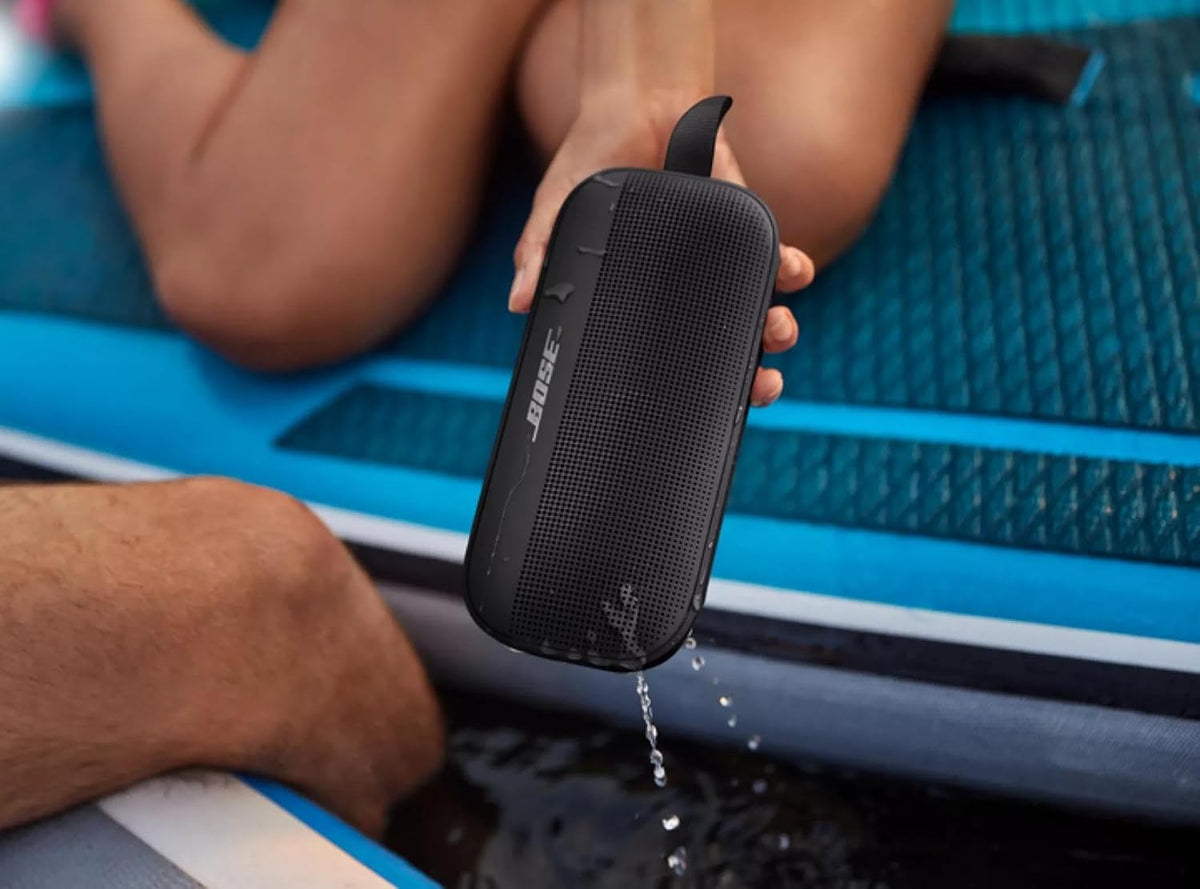 Bose SoundLink Flex Wireless Speaker BLACK : Bluetooth, IP67 Waterproof / Dustproof, Rust / UV Resistant, Up to 12 Hrs Battery Life