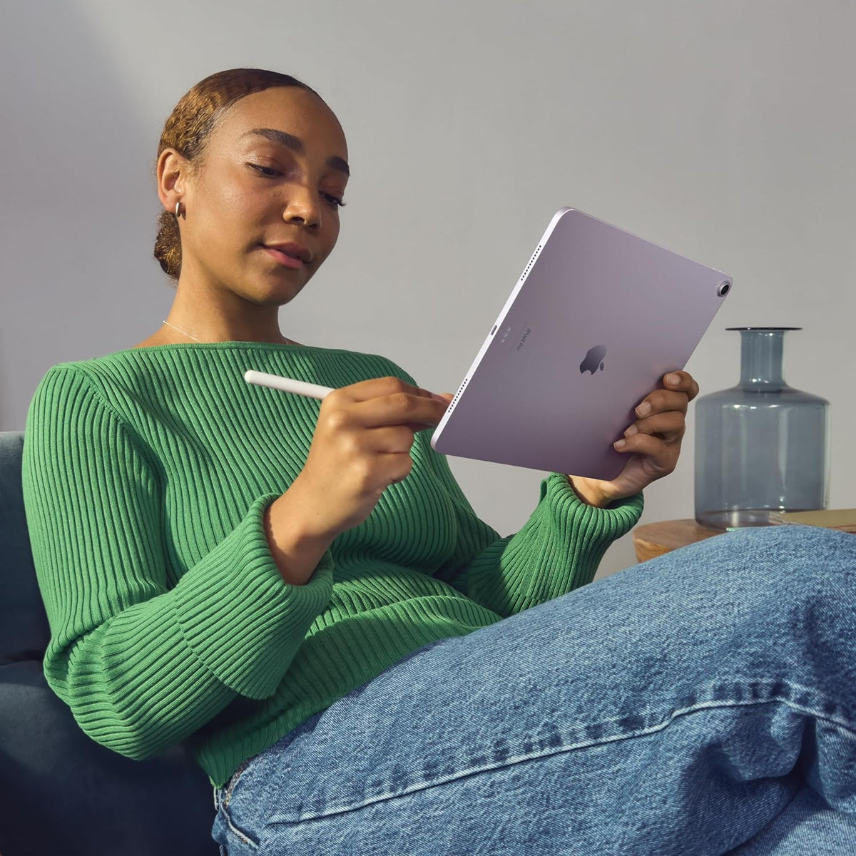Apple iPad Air 13-inch (M2): Built for Apple Intelligence, Liquid Retina Display, 128GB, 12MP Front/Back Camera, Wi-Fi 6E + 5G Cellular, Touch ID, All-Day Battery Life